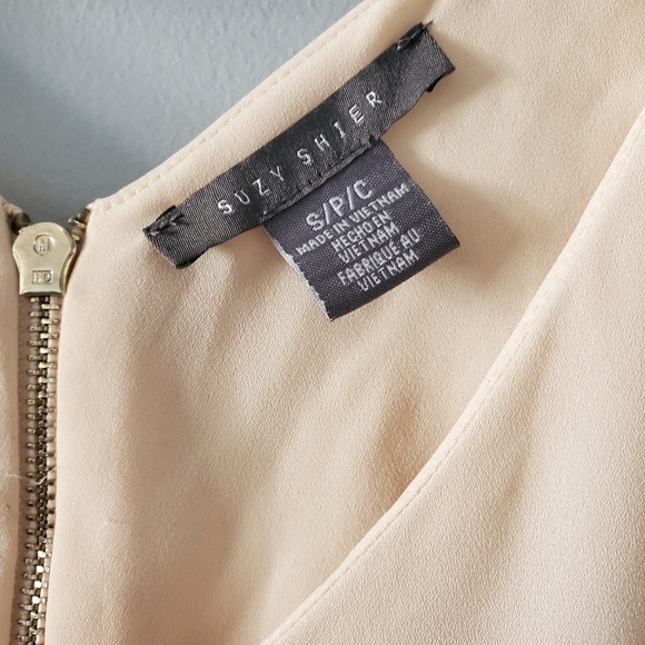 Suzy Shier Short Sleeve V Neck Back Zipper Blouse Size S - Picture 2 of 5